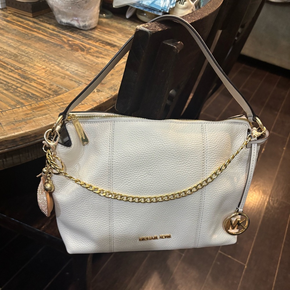 MICHAEL KORS Brooke Cream Medium Pebbled
Leather Bag - Picture 2 of 11